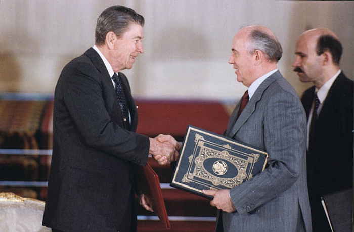 Reagan and Gorbatchev.jpg