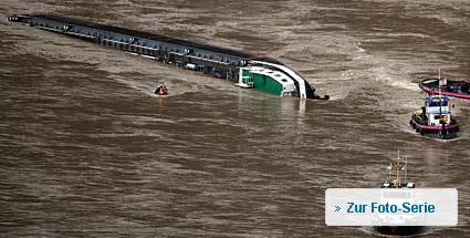 schiffsunglueck-ein-tankschiff-mit-2400-tonnen-schwefelsaeure-an-bord-ist-im-rhein-gekentert-foto-dpa-.jpg