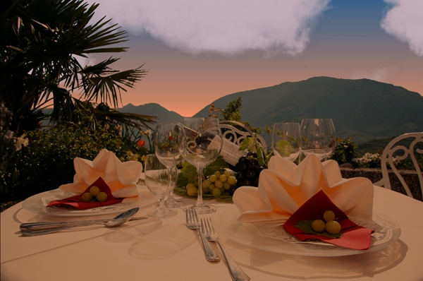 screen dinnertable.jpg